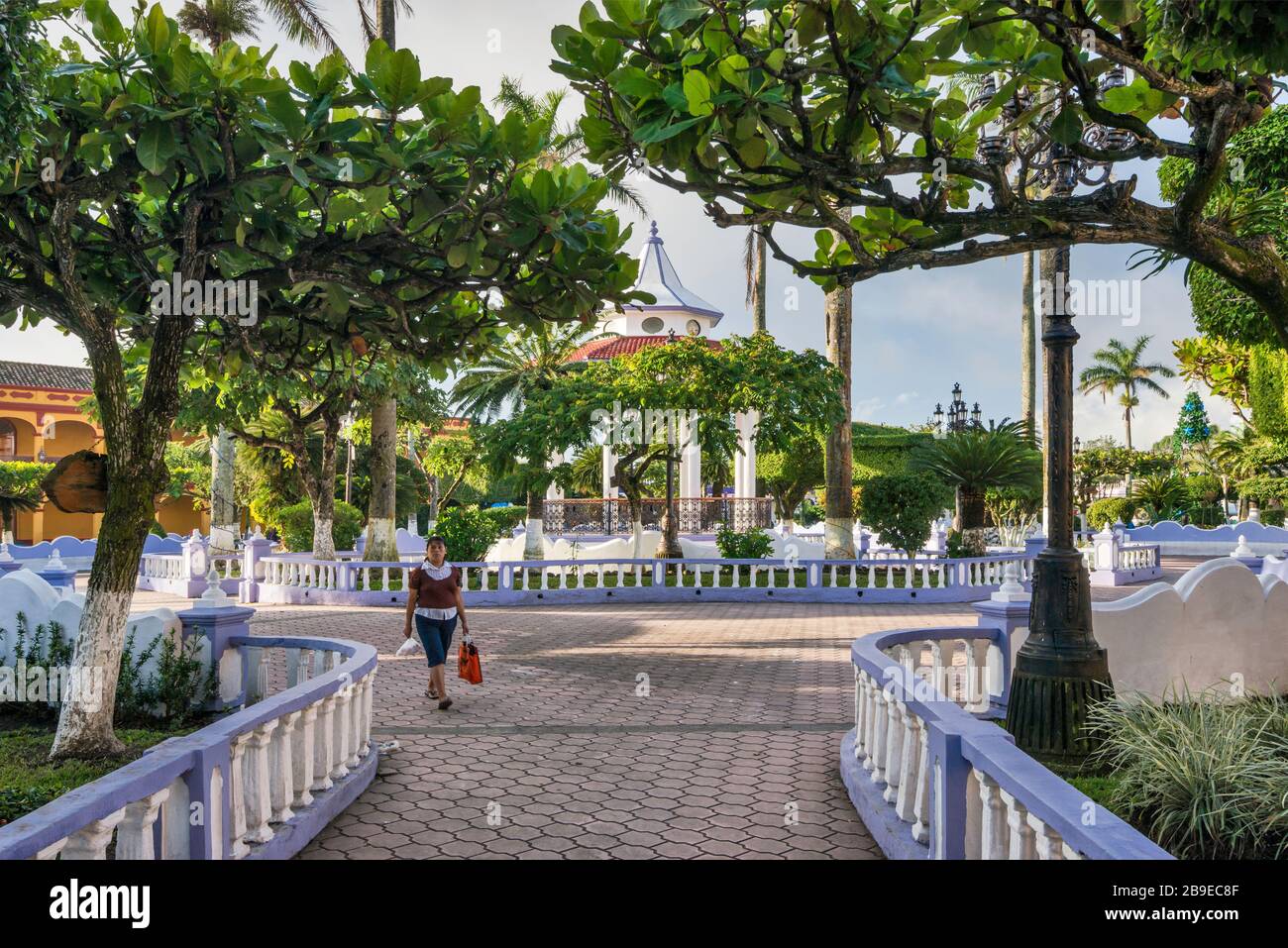 Parque Juarez, Plaza Olmeca Garden Square a Santiago Tuxtla, regione di Los Tuxtlas, stato di Veracruz, Messico Foto Stock