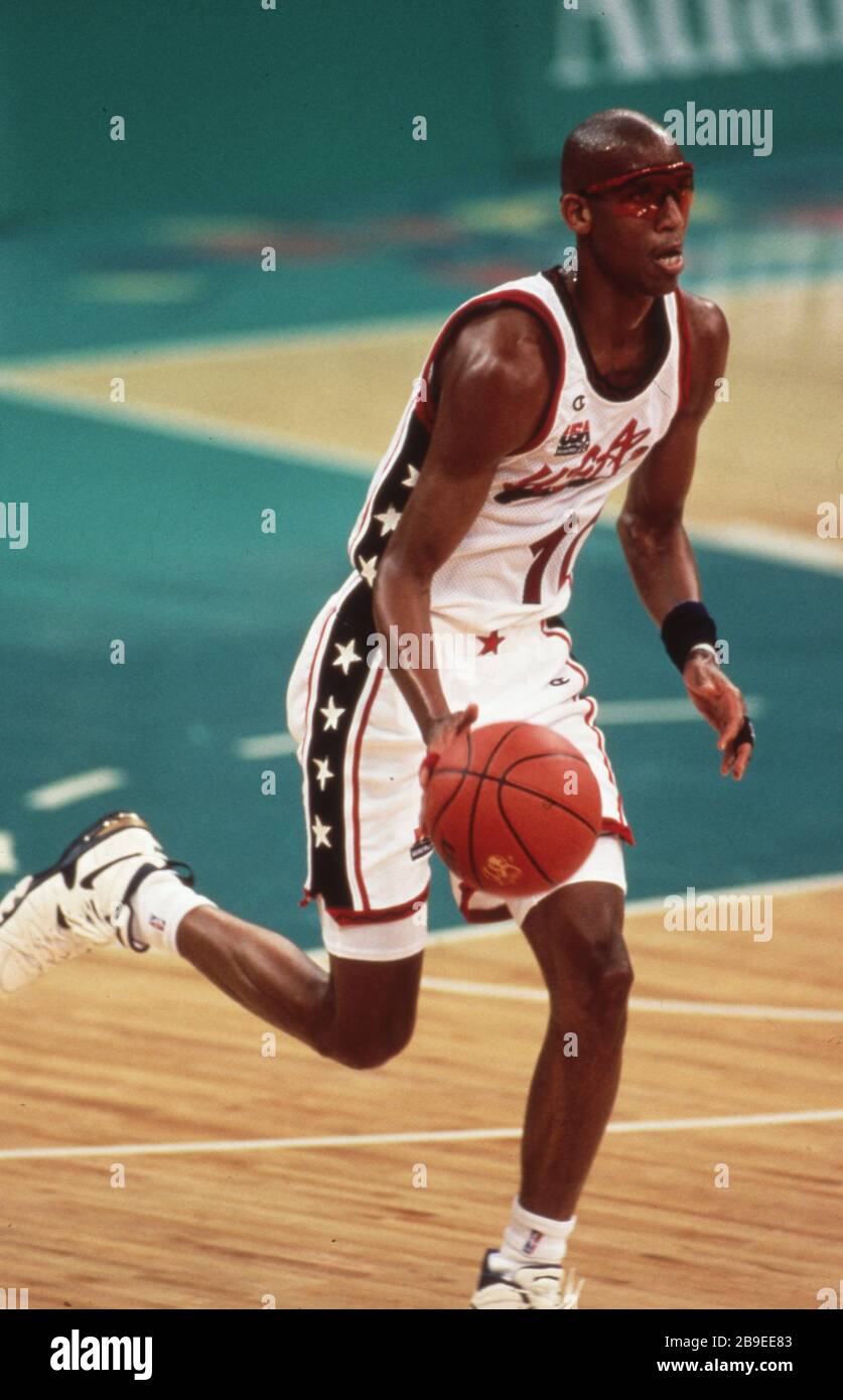 Primo: 22 luglio 1996 Sport, basket, uomini, Olimpiadi maschili, Olimpiadi estive, Atlanta, 96, 1996, vecchie immagini, USA vince la medaglia d'oro USA - Argentina 96:68 con Richmond, campione NBA 2002, figura completa | uso in tutto il mondo Foto Stock