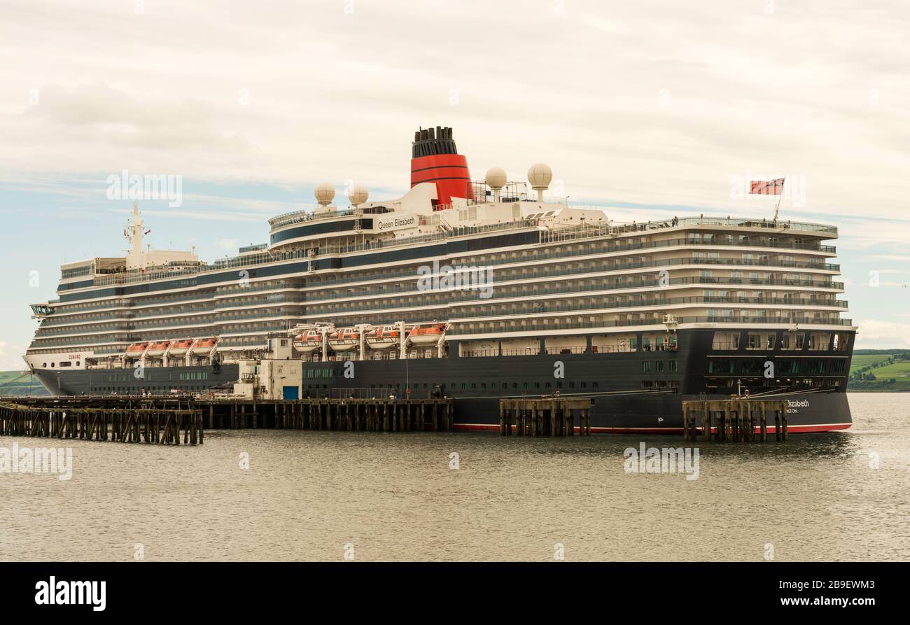 Nave da crociera Cunard Line, MS Queen Elizabeth (2010), ormeggiato a Invergordon, Ross e Cromarty, Scozia, Regno Unito. Foto Stock