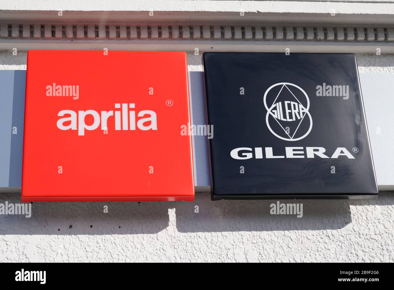 Bordeaux , Aquitaine / France - 11 13 2019 : Aprilia gilera Italia motocicletta azienda firma logo concessionaria negozio di proprietà di Piaggio negozio moto Foto Stock