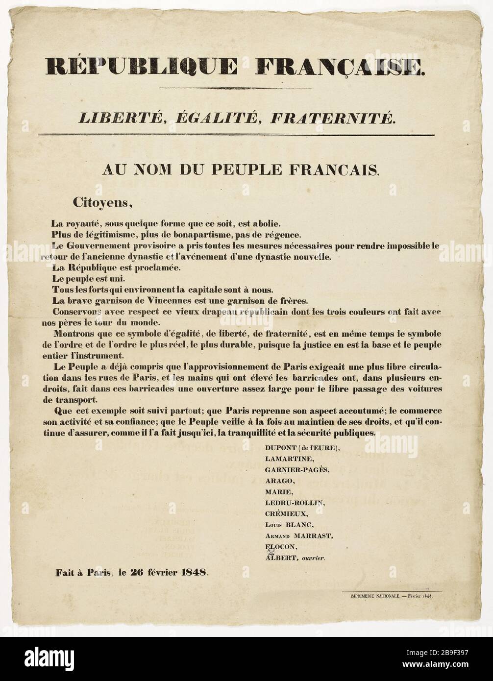 REPUBBLICA FRANCESE. LIBERTÀ, UGUAGLIANZA, FRATERNITÀ. A NOME DEL POPOLO FRANCESE. Cittadini, Royalty, in qualsiasi forma, è abolita. Révolution de 1848. Jacques-Charles Dupont de l'Eure, Alphonse Lamartine, Louis-Antoine Garnier-Pagès, François Arago, Pierre-Marie de Saint-Georges, Alexandre-Auguste Ledru-Rollin, Adolphe Crémieux, Louis Blanc, Armand Marrast, Ferdinand Flocon, Alexandre-Martin Albert dit l'ouvrier Albert. Affiche du gouvernement provisoire de 1848 suite à la scivolo de la monarchie de Juillet. Typographie, 1848. Imprimeur Imprimerie Nationale. Parigi, musée Carnavalet. Foto Stock