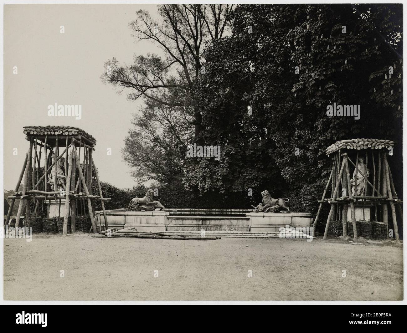 La protezione dei monumenti di Parigi durante la guerra, Versailles la Protection des Monuments de Paris pendant la guerre. Château de Versailles (Yvelines), 1914-1918. Fotografie de Godefroy Ménanteau. Parigi, musée Carnavalet. Foto Stock