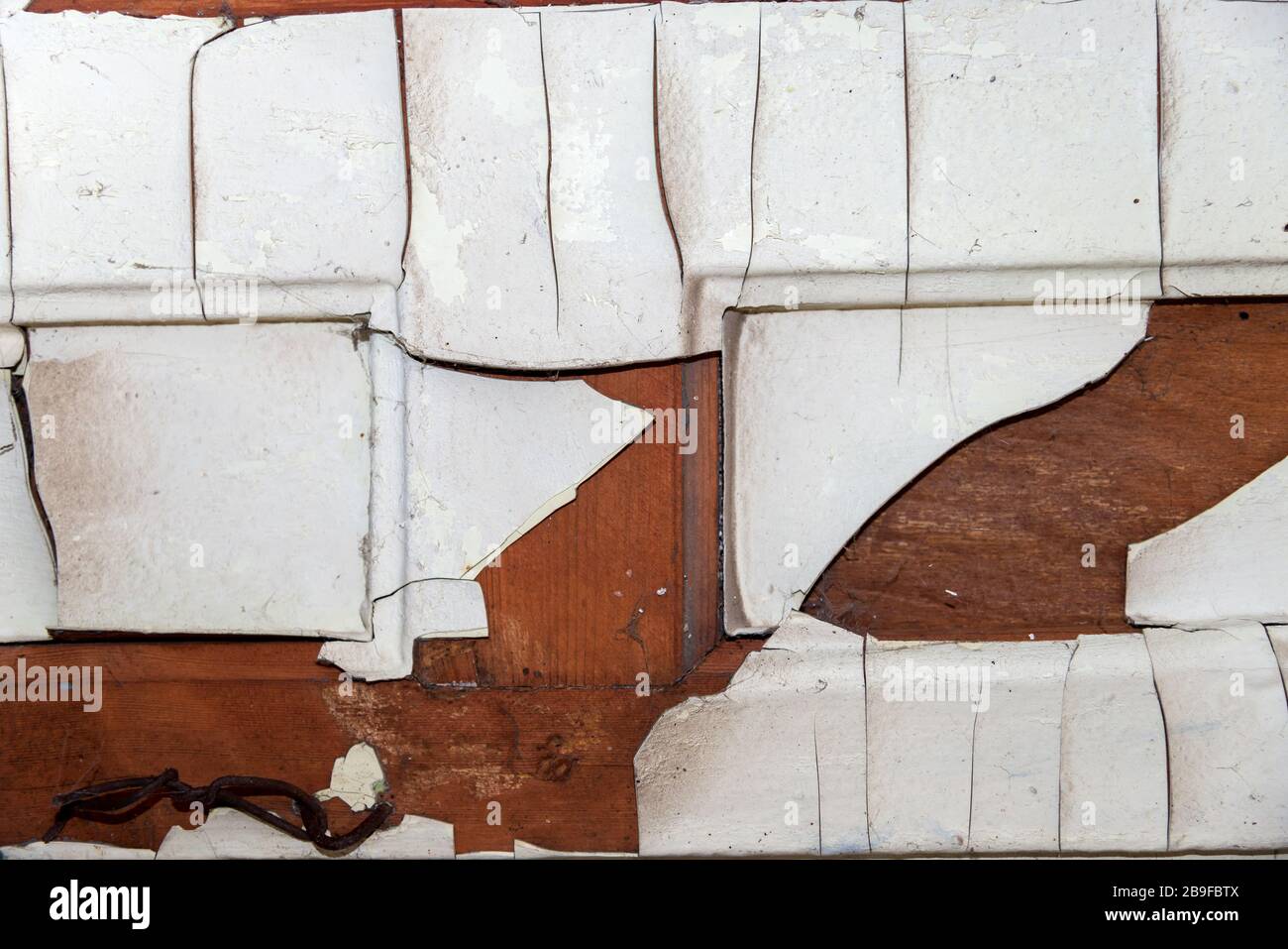 vecchio muro sbucciato Foto Stock