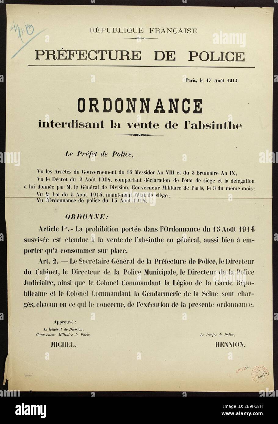 REPUBBLICA FRANCESE, POLIZIA prefettura, Parigi, 17 agosto 1914. ORDINE che vieta la vendita di assenzio Guerre 1914-1918. Politica affiche. Ordonnance du 17 août 1914 de la Préfecture de Police interdisant la vente de l'Assenzio. Anonyme. Typographie, 1914. Parigi, musée Carnavalet. Anonyme. République française, Préfecture de Police, Paris, le 17 Août 1914. Ordonnance interdisant la vente de l'assenzio. Typographie. 1914. Parigi, musée Carnavalet. Foto Stock
