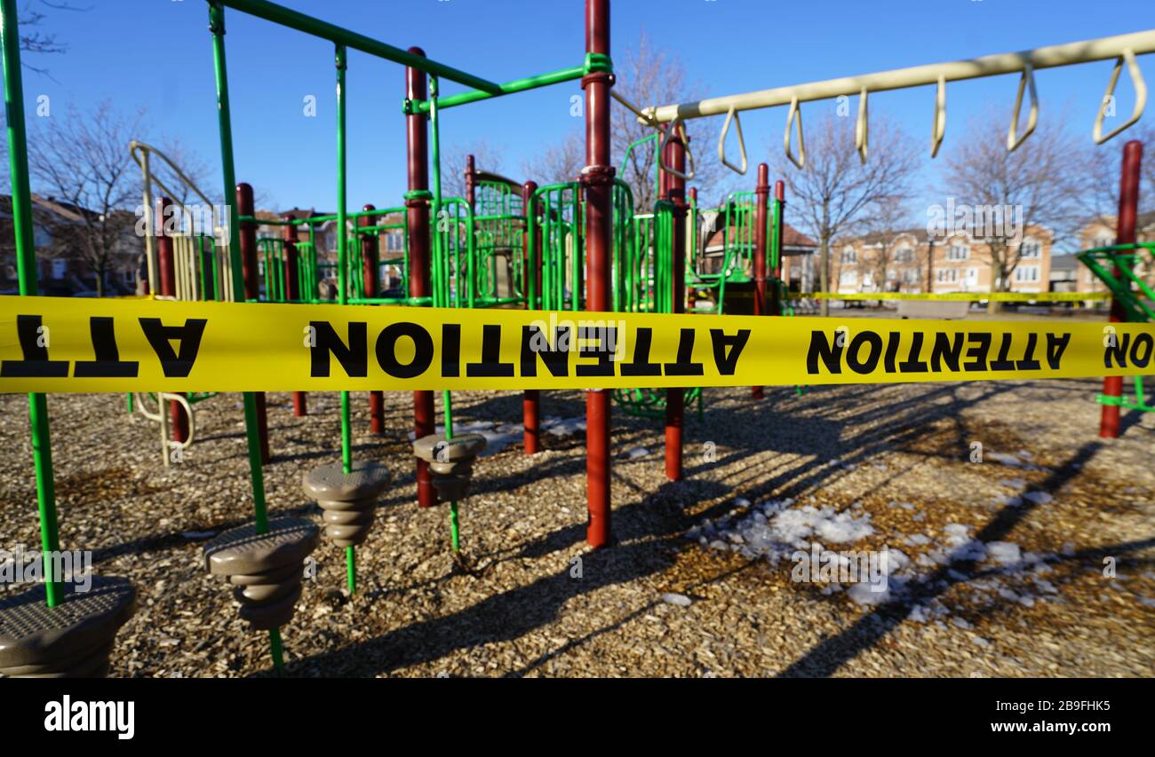 Montreal, Quebec, Canada, 22 marzo 2020. Accesso limitato al parco giochi a causa della pandemia COVID-19 a Montreal. Credit: Mario Beauregard/Alamy News Foto Stock