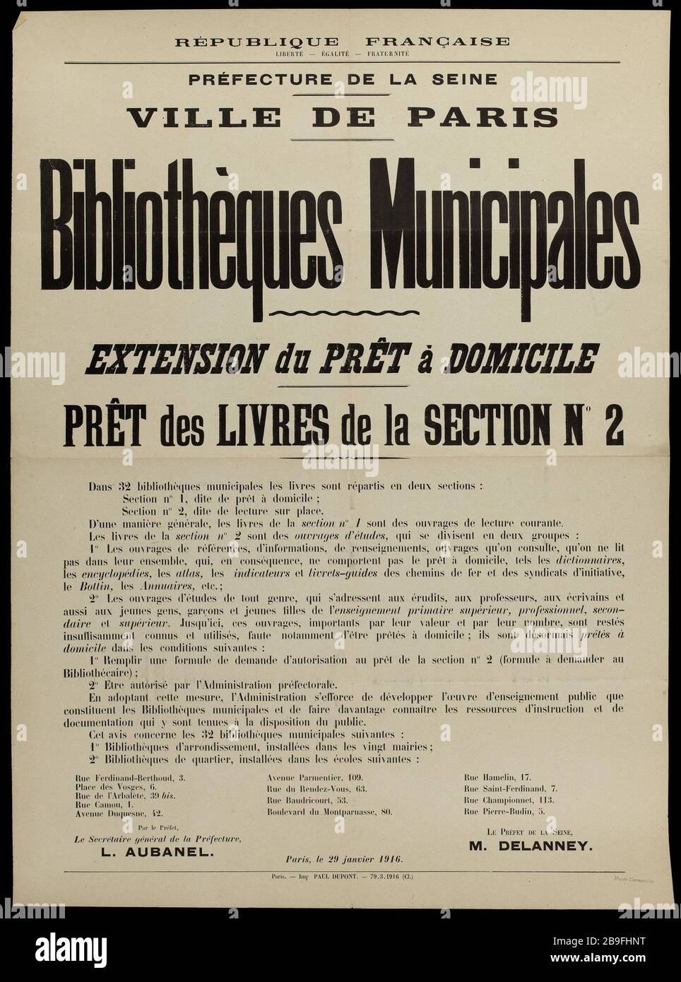 REPUBBLICA FRANCESE, LIBERTÀ - UGUAGLIANZA - FRATERNITÀ, Prefettura SENNA, PARIGI CITTÀ, Biblioteche comunali, ESTENSIONE DEL PRESTITO LIBRI PRONTI PER LA CASA DELLA SEZIONE No. 2 Guerre 1914-1918. Politica affiche. Informazioni du 29 janvier 1916 de la Préfecture de la Seine Imprimerie Paul Dupont. République française (Liberté - Egalité - Fraternité), PREFETTURA DELLA SENNA, VILLE DE PARIS, Bibliothèques Municipales, EXTENSION DU PRET A DOMICILE, PRET des LIVRES de la SEZIONE N° 2. Typographie. 1916. Parigi, musée Carnavalet. Foto Stock