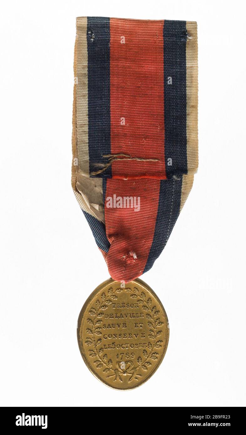 Municipio di Parigi. Tesoro della Città salvata e conservata, 5 ottobre 1789. Augustin Dupré (1748-1833). Mairie de Paris. Trésor de la Ville sauvé et conservé, le 5 ottobre 1789. Cuivre doré, lisse. Ruban tricolore brodé de fil métallique doré et renforcé d'un papier au dos. Parigi, musée Carnavalet. Foto Stock