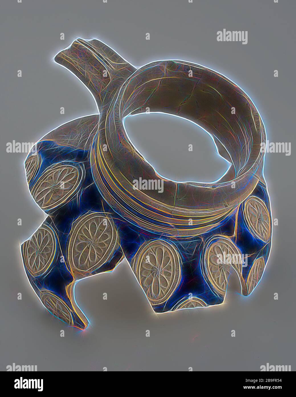 Frammento di collo di gres caraffa con cartouches ovali e smalto blu, bricco per il supporto di stoviglie suolo trovare gres ceramico smalto smalto sale, intrecciata a mano stampigliato vetrate vetrate rfi frammento di collo della caraffa sferiche o sfera pallone. Porcellanato a collo largo e corta e cilindrica decorata con alcuni anelli di profilo e bande blu decorato sul ventre con cartouches ovale in cui un elemento allungato di rosette tra il blu cartouches smaltata blu cobalto forte profilata orecchio permanente. Girando si blocca all'interno archeologia il centro città di Rotterdam Stadsdriehoek Oostplein fossa sotterranea ceramiche indigene importare bere win Foto Stock