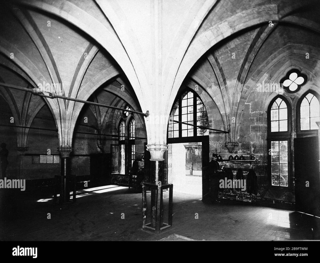 REFECTOIRE DI BERNARDINS Réfectoire des Bernardins, conteforti. Parigi (Vème arr.). Photographie de Charles Lansiaux (1855-1939). Parigi, musée Carnavalet. Foto Stock