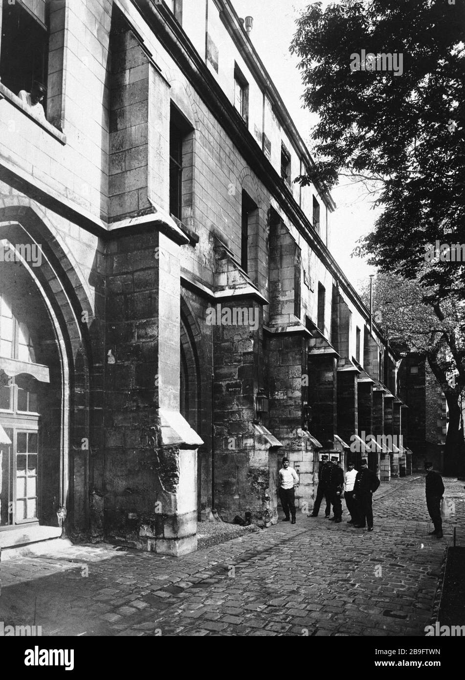 RESTI DI BERNARDINS Restes des Bernardins. Parigi (Vème arr.). Photographie de Charles Lansiaux (1855-1939), 2 novembre 1886. Parigi, musée Carnavalet. Foto Stock