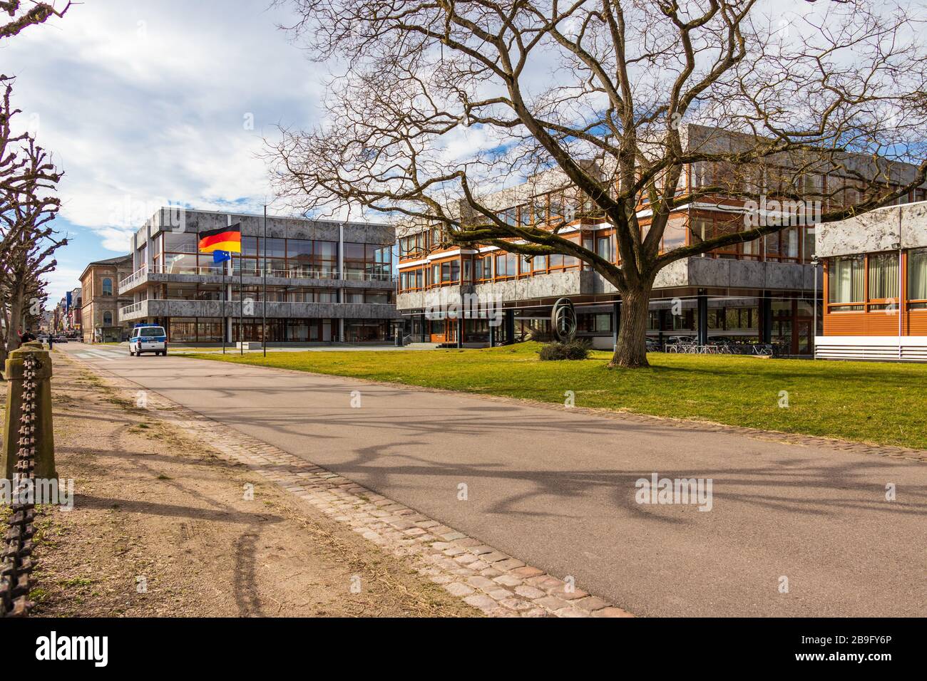 Edifici e Piazza d'ingresso della Corte federale di giustizia, Bundesverfassungsgericht, BGH. A Karlsruhe, Baden-Württemberg, Germania Foto Stock