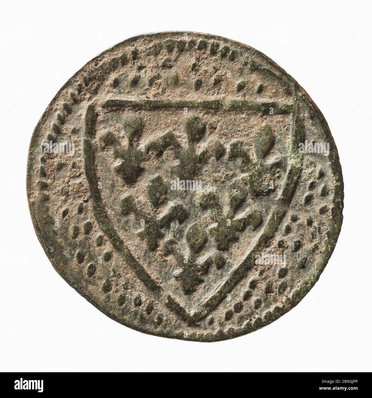 Il gettone del conto all'ecu fleurdelisé dell'amministrazione reale, l'Anonyme del XIII-XIV secolo. «Jeton de compte à l'écu fleurdelisé de l'Administration royale, XIII e XIV siècle». Cuivre. 1250-1325. Parigi, musée Carnavalet. Foto Stock
