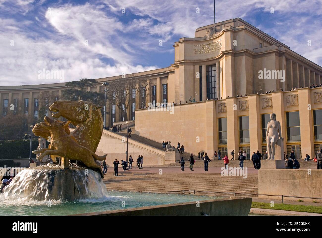 Parigi: L'ala 'Passy' del Palais de Chaillot in Place du Trocadéro Foto Stock