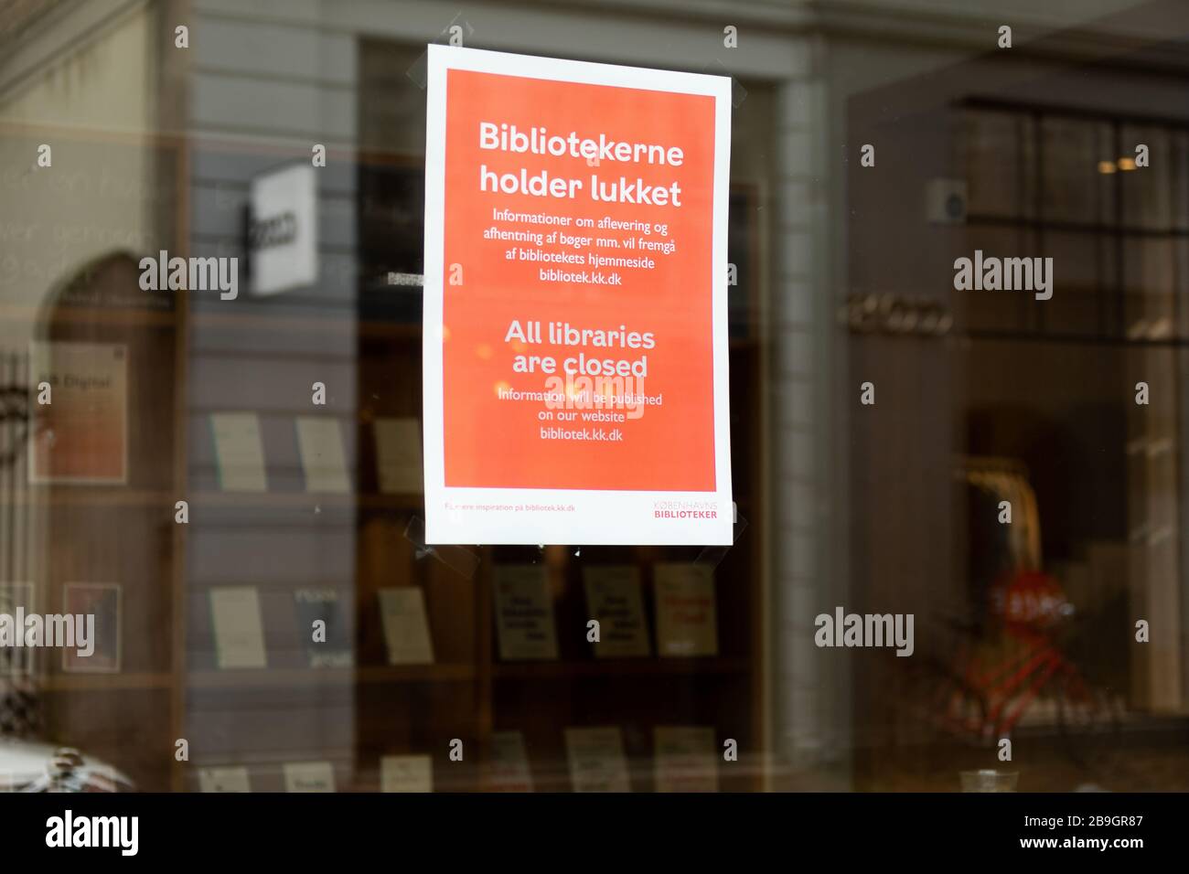 Avviso sulla chiusura della Biblioteca di Copenjhagen durante la crisi corona Foto Stock