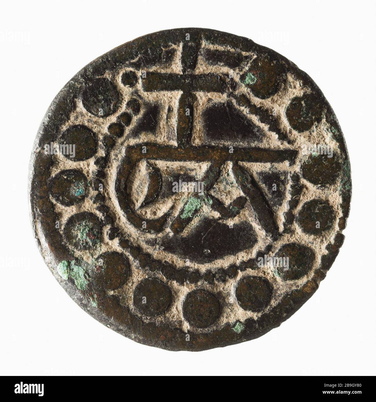 Conto simbolico Lombard (monogramma?), Anonyme del XIII-XV secolo. "Jeton de compte lombard (monogramma avec ?), XIII-XVe siècle". Cuivre. 1200-1400. Parigi, musée Carnavalet. Foto Stock