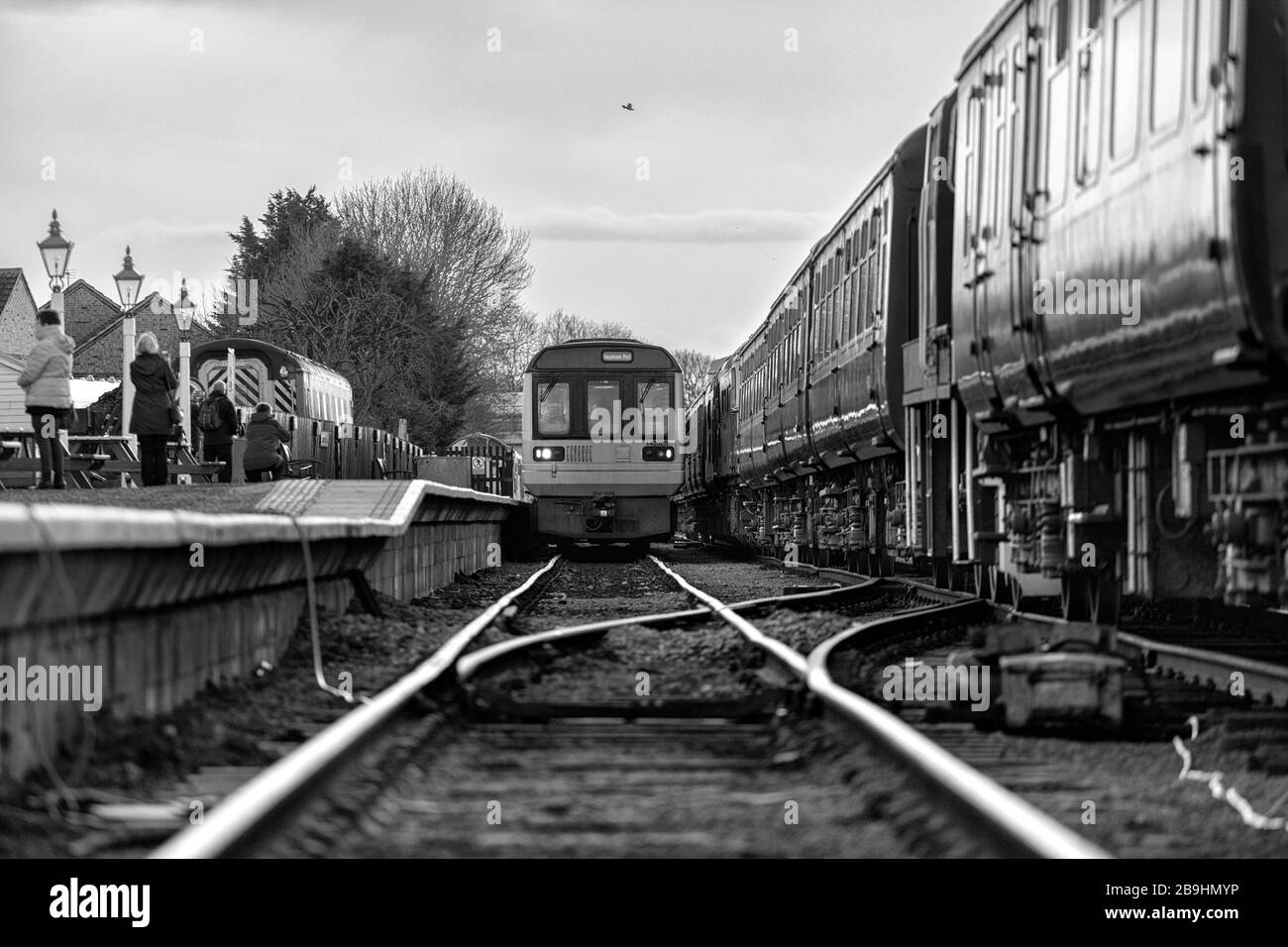 Ex treno Northern classe 142 pacer treni 142028 + 142060 arrivare Leeming Bar, Wensleydale ferrovia dopo il loro primo giorno di funzionamento in conservazione Foto Stock