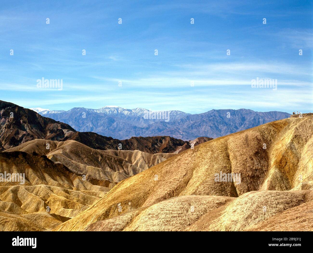 Precise pieghe di montagna ben noto Zabriskie-point nel Death Valley National Park negli Stati Uniti Foto Stock