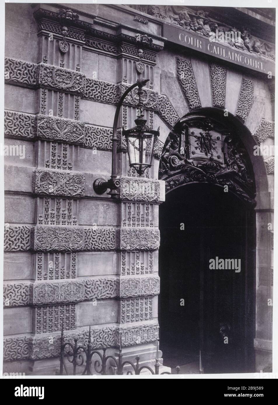 ALBUM MOBILI Charles Marville (1813-1879). 'Album mobilier urbain : le Louvre, torchère', vers 1860. Parigi, musée Carnavalet. Foto Stock