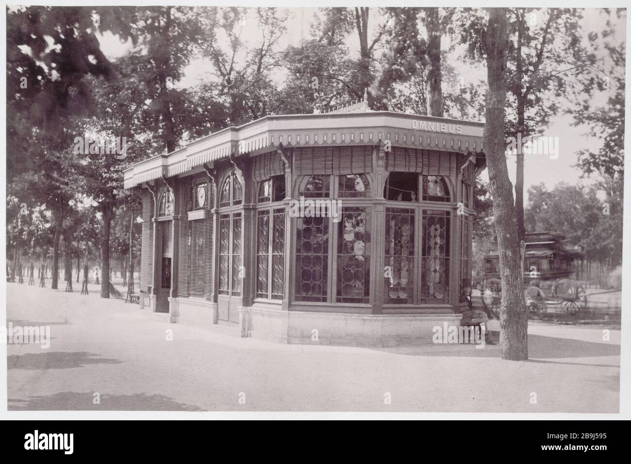 ALBUM MOBILI Charles Marville (1813-1879). 'Album mobilier urbain : Cours-la-Reine, Place de la Concorde, Bureau d'omnibus Petite Villette-Champs-Elysées, VIIIème circondario', vers 1860. Parigi, musée Carnavalet. Foto Stock