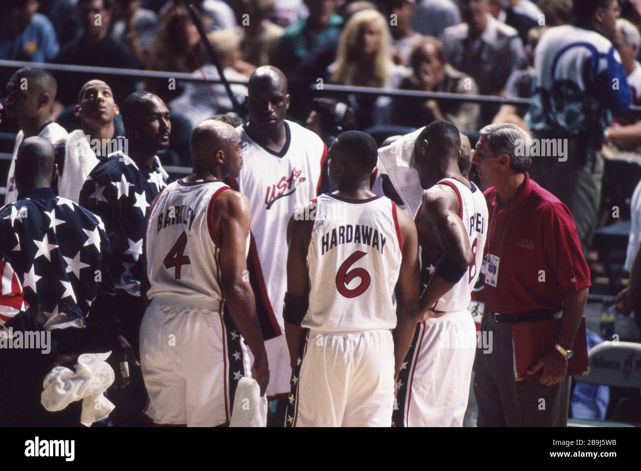 Primo: 22 luglio 1996 Sport, basket, uomini, Olimpiadi maschili, Olimpiadi estive, Atlanta, 96, 1996, vecchie immagini, USA vince la medaglia d'oro USA - Argentina 96:68 John Stockton, figura intera, 50 giocatori più grandi nella storia di NBA, E, con l'allenatore, la squadra di pallacanestro degli Stati Uniti, Lenny Wilkens, incontro di squadra, Dream Team 3 | utilizzo in tutto il mondo Foto Stock