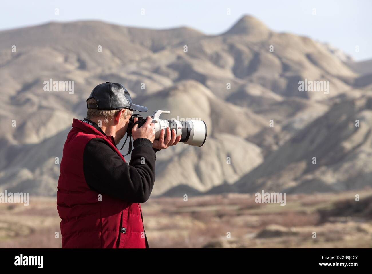 Fotografo di fauna selvatica con zoom teleobiettivo Sony Foto Stock