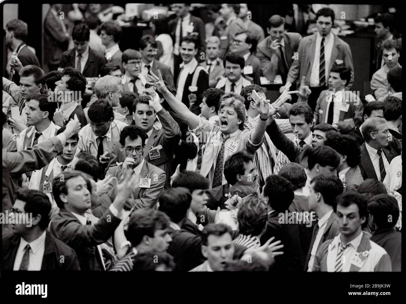 City of London LIFFE - The London International Financial Futures and Options Exchange - trading floor 1988 il London International Financial Futures and Options Exchange (LIFFE, pronunciato 'life') è uno scambio futures con sede a Londra. Foto Stock
