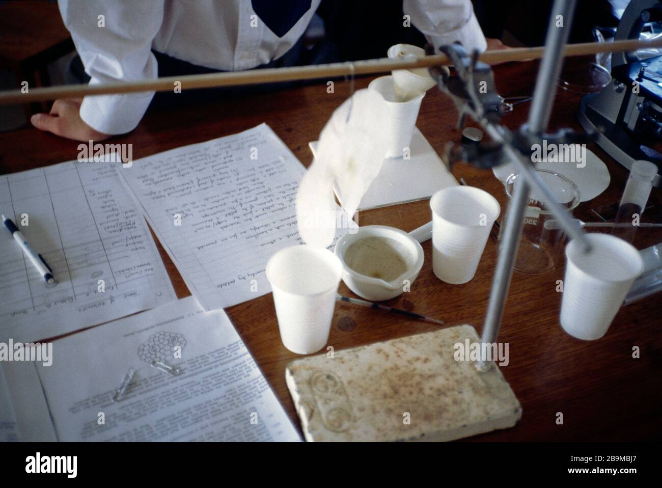 Esperimento cromatografico di classe Chemisty Foto Stock