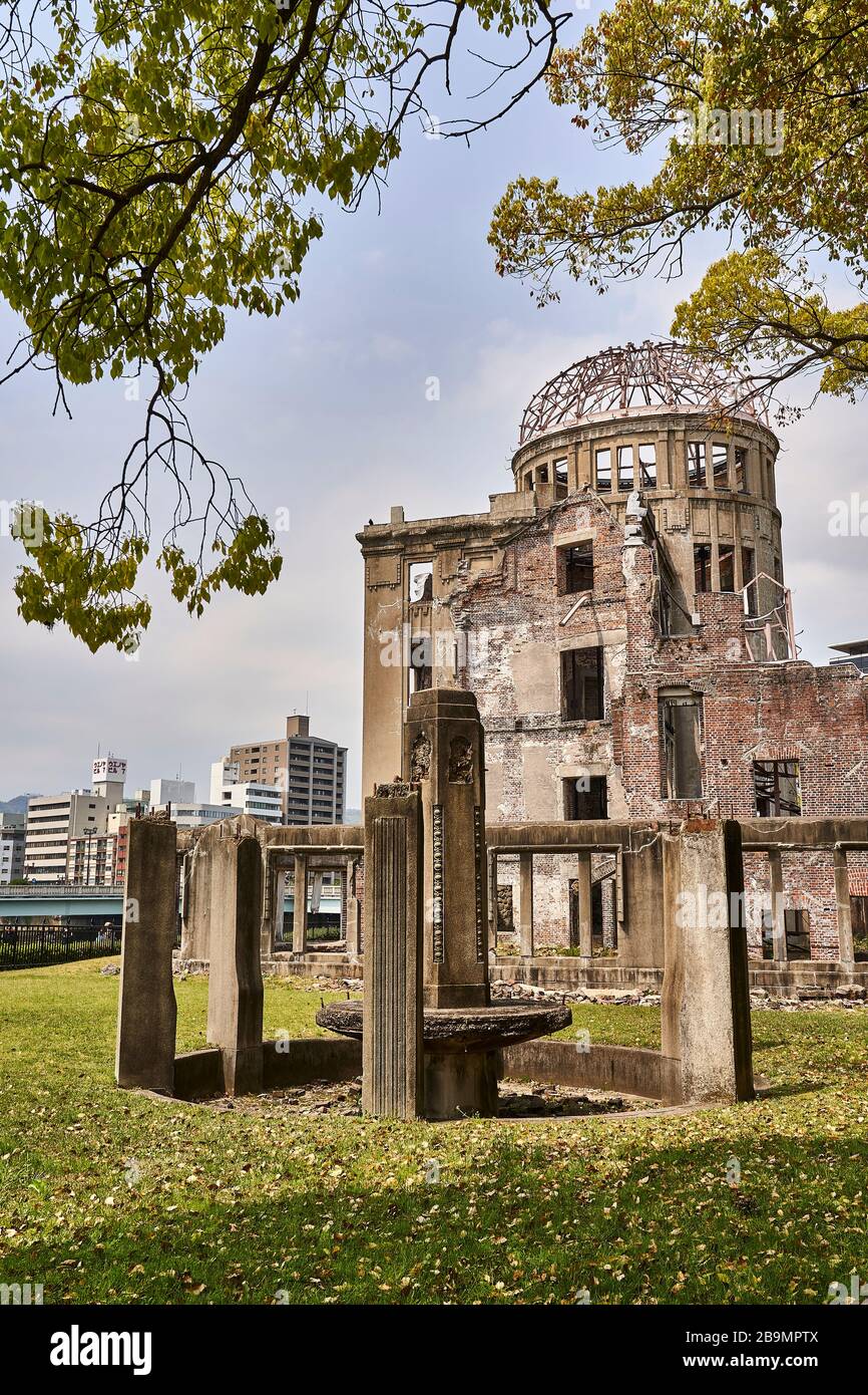 Resti di una cerimonia di sentina nel sito commemorativo DI UNA bomba a Hiroshima, Giappone. Foto Stock