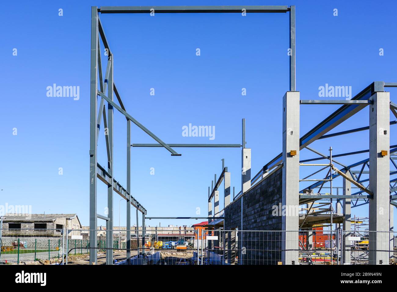 Il telaio in acciaio di un edificio in costruzione Foto Stock