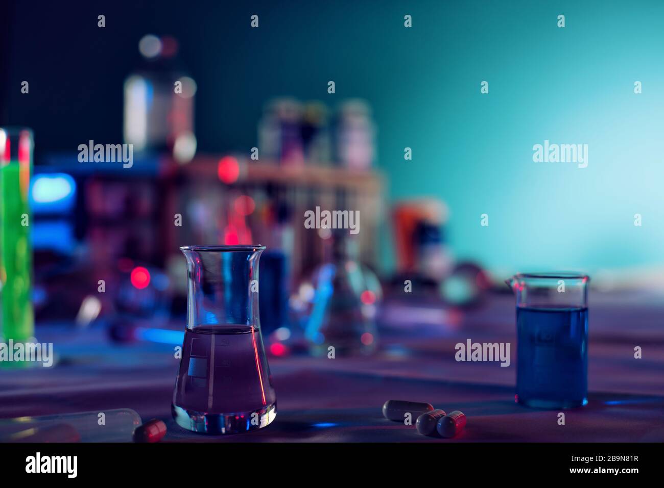 Laboratorio di scienze mediche. Concetto di ricerca su virus e batteri Foto Stock