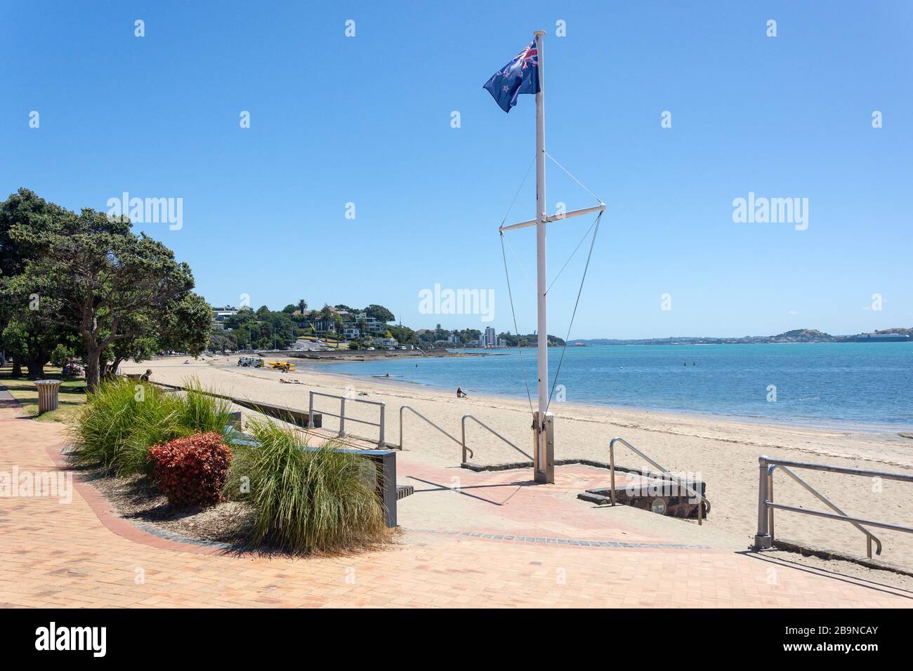 Il lungomare e la spiaggia, St Heliers Beach, Tamaki Drive, St Heliers, Auckland, Nuova Zelanda Foto Stock