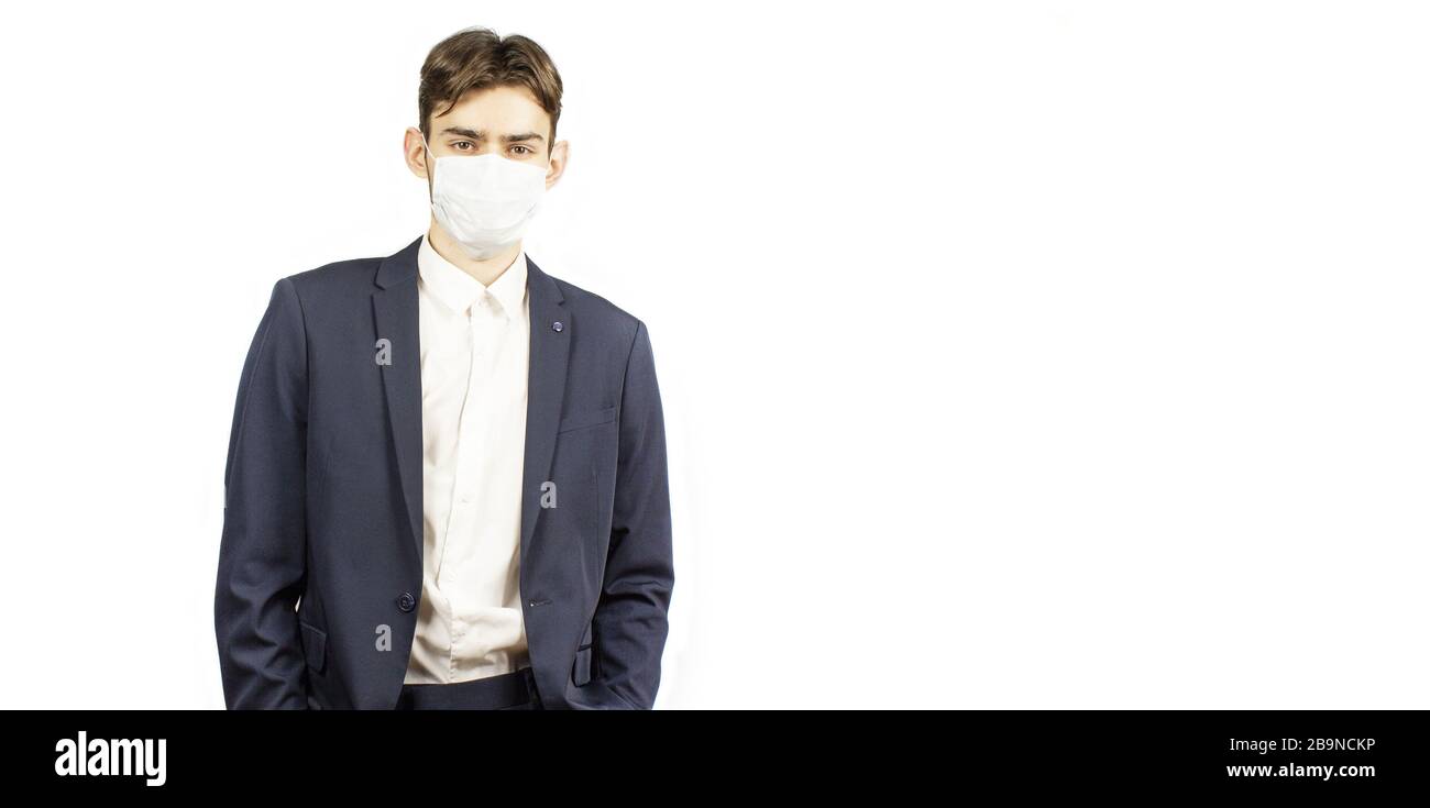 Coronavirus corona. COVID-19. Il ragazzo nella maschera di influenza. La chiamata per mettere su una maschera. Maschera chirurgica. Maschera protettiva. Quarantena. Arrestare il virus. B Foto Stock