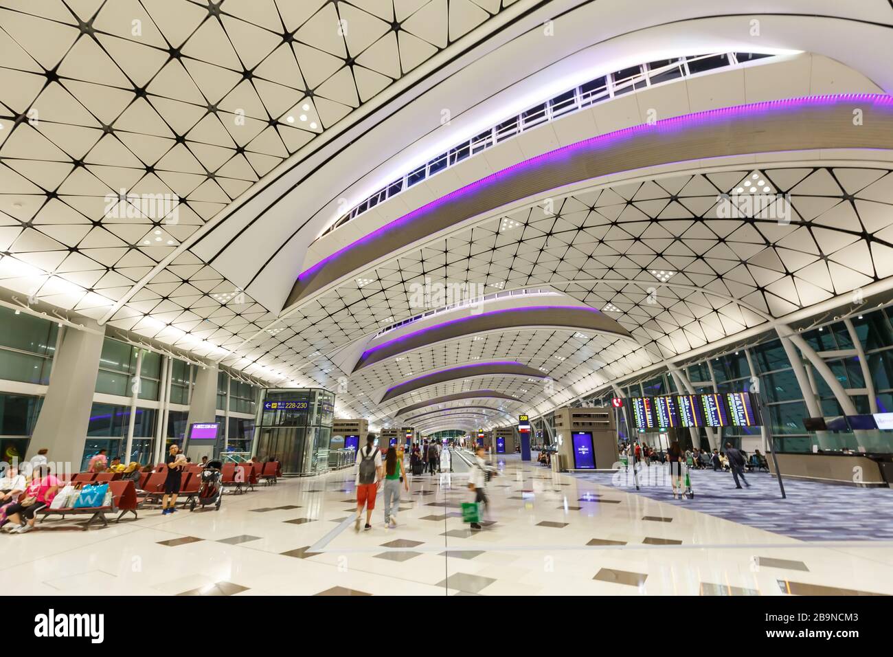 Hong Kong, Cina – 20 settembre 2019: Terminal di medio campo dell'aeroporto di Hong Kong (HKG) in Cina. Foto Stock