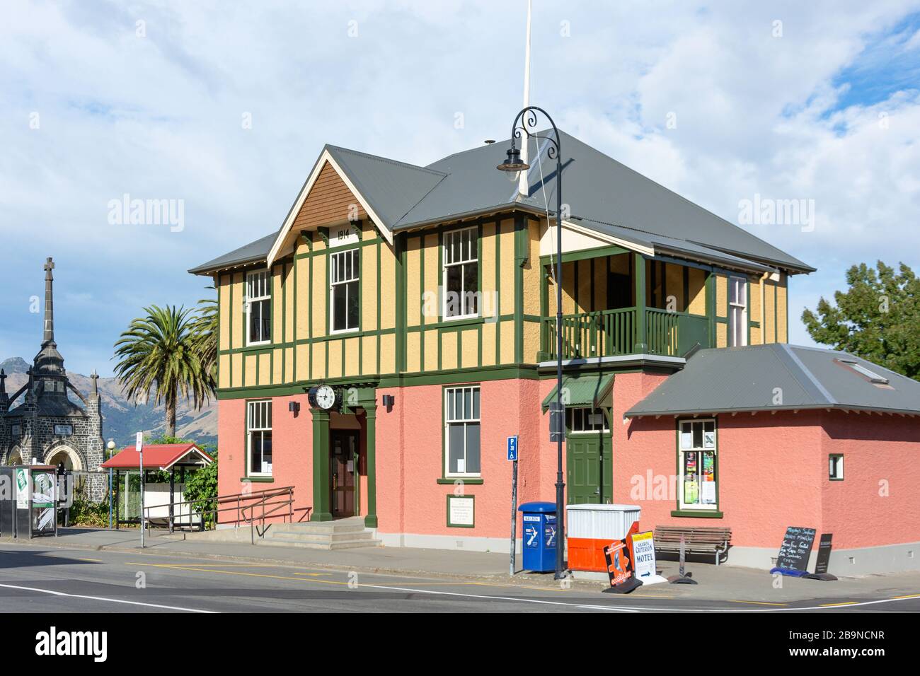 Vecchio edificio di uffici postali, Rue Lavaud, Akaroa, Penisola di Banks, Regione di Canterbury, Nuova Zelanda Foto Stock