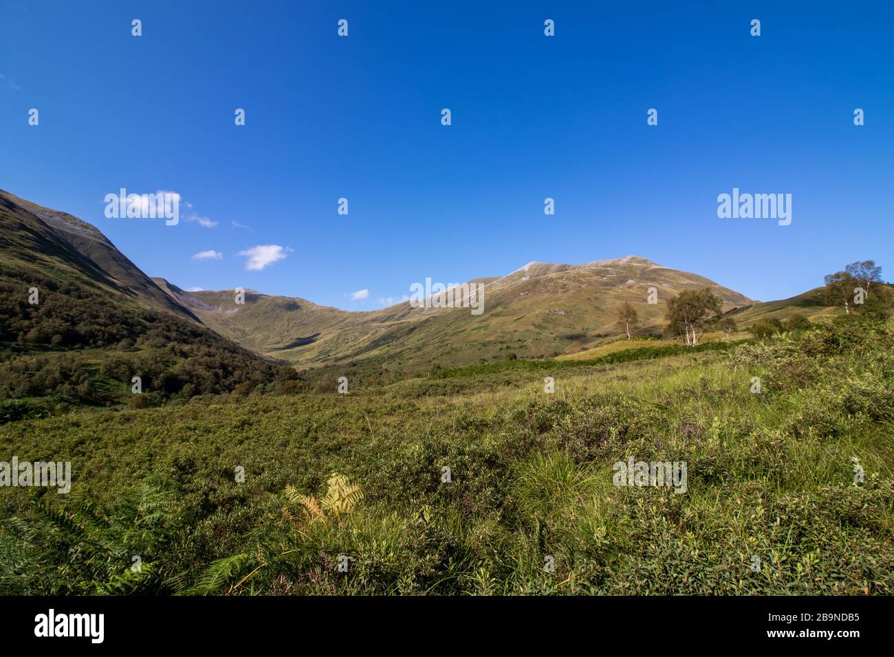 Bella escursione dalla cascata di Gray Mare al Loch Eilde Mor nelle Highlands della Scozia Foto Stock