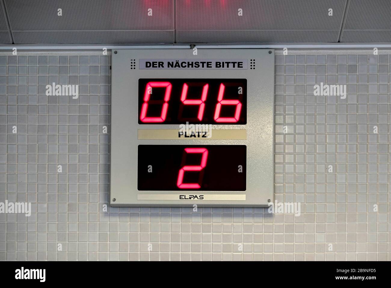 Visualizzazione dei numeri di attesa, sala d'attesa in ospedale, Baviera, Germania Foto Stock