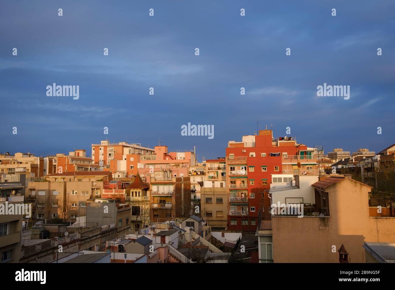 Tramonto sul quartiere di Nou Barris. Barcellona. Catalogna. Spagna. Foto Stock