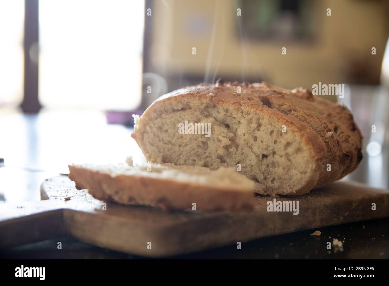 cuocere a vapore il pane fatto in casa tagliato a fette Foto Stock