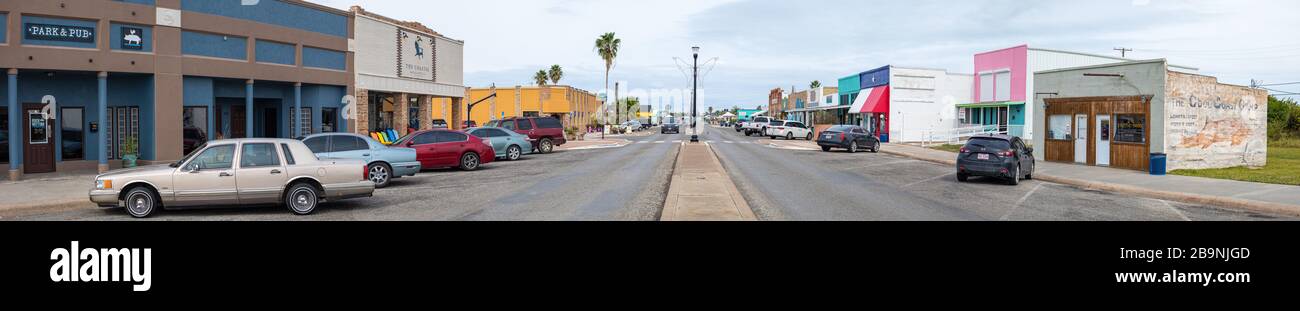 Rockport, Texas, USA - 17 novembre 2019: Vista dei vecchi negozi su S Agustin St Foto Stock