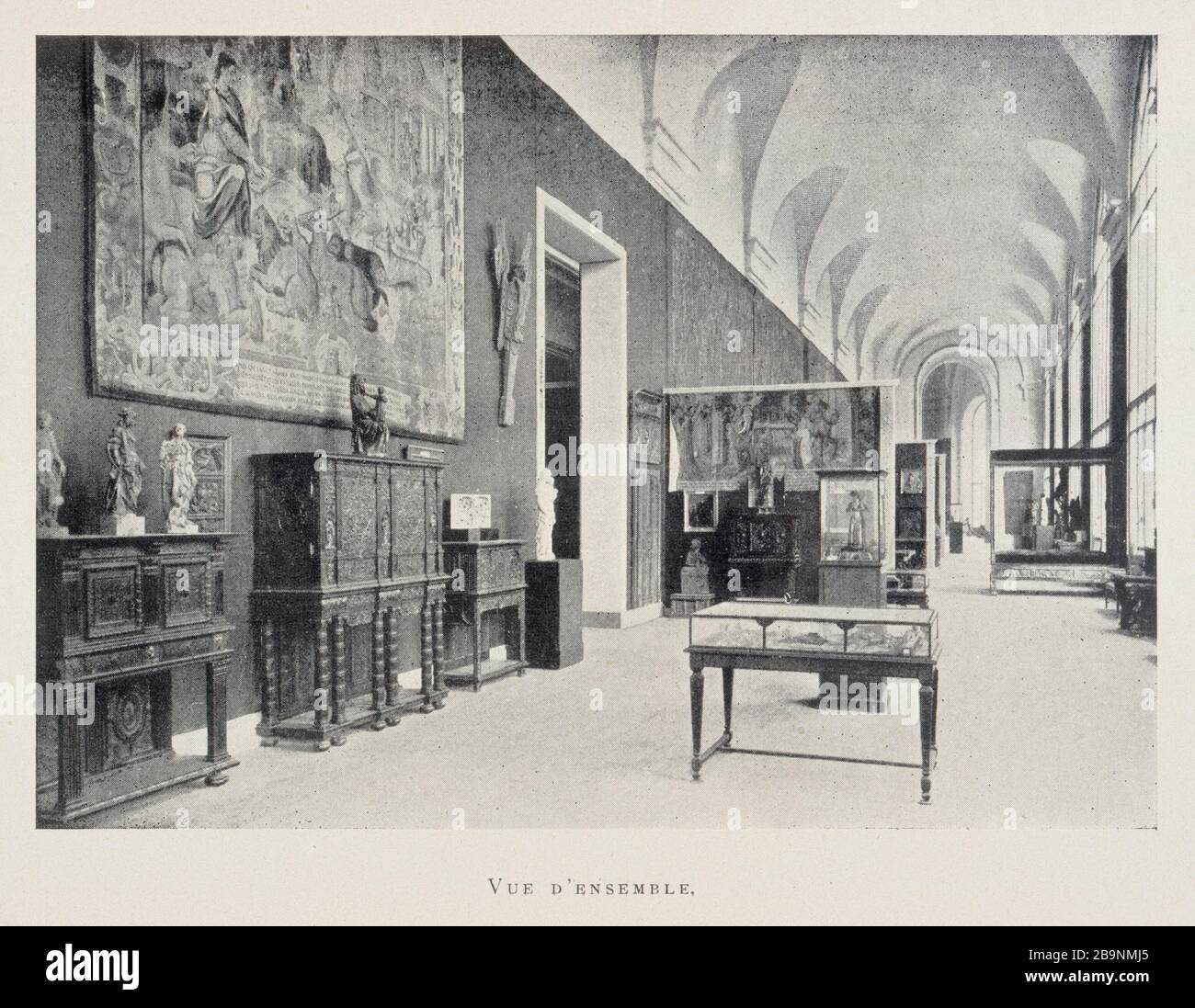 CATALOGO UFFICIALE ILLUSTRATO MOSTRA RETROSPETTIVA D'ARTE FRANCESE: CAMERA TUCK 'Catalogo illustré officiel de l'exposition rétrospective de l'art français : salle Tuck, vue d'ensemble, pag. 262'. Musée des Beaux-Arts de la Ville de Paris, Petit Palais. Foto Stock