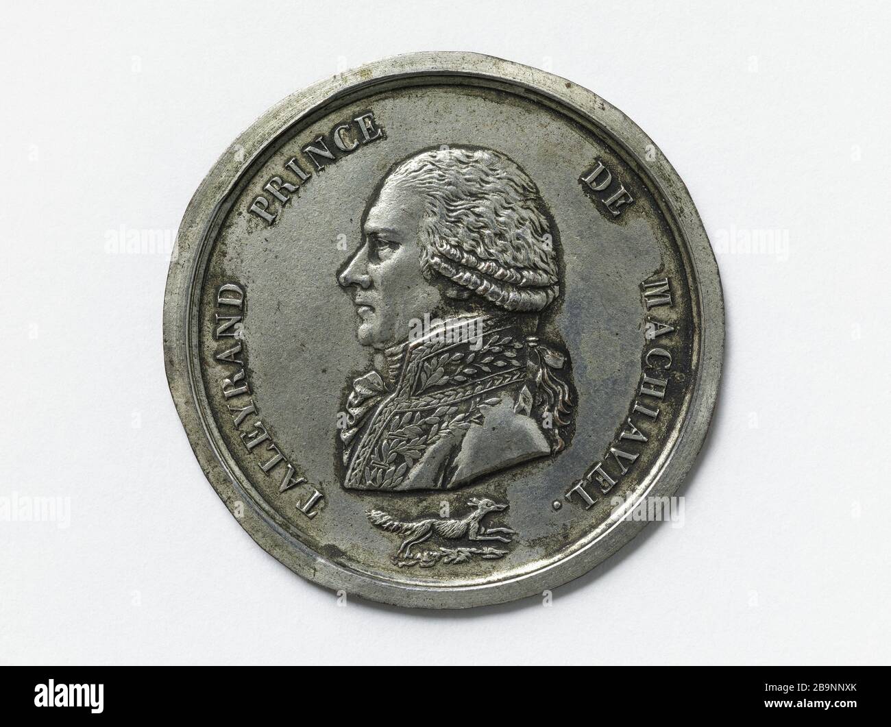 Charles Maurice de Talleyrand-Périgord, detto Talleyrand (1754-1838), statista e diplomatico francese. Charles-Maurice de Talleyrand-Périgord, dit Talleyrand (1754-1838), homme d'État et diplomate français. Cuivre argenté repoussé. Parigi, musée Carnavalet. Foto Stock