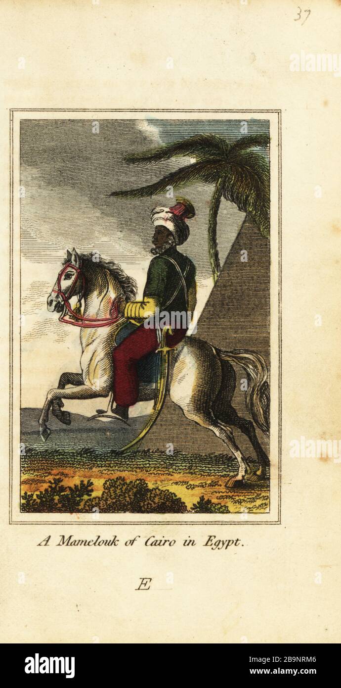 Un Mamelouk o Mamluk del Cairo in Egitto, 1818. Mamluk schiavo soldato a cavallo in turbano con scimitar di fronte a una piramide (alla Battaglia delle Piramidi, 1798). Incisione su copperplate a mano da un presente geografico di Mary Anne Venning descrizioni dei principali Paesi del mondo, Darton, Harvey e Darton, Londra, 1818. Venning scrisse libri educativi su geografia, conchologia e mineralogia all'inizio del XIX secolo. Foto Stock