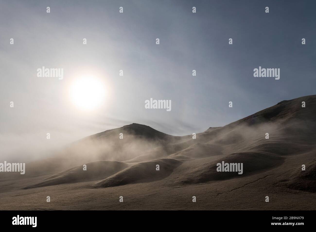 Paesaggi di prima mattina nella valle di AK-sai verso il lago di Kol Suu in Kirghizistan Foto Stock