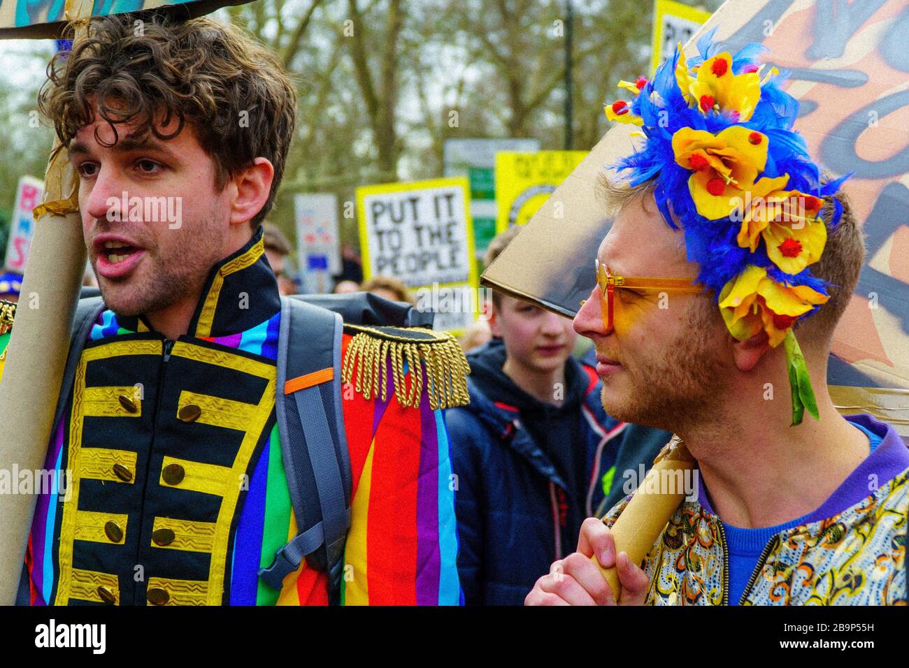 Marcia di protesta Brexit a Londra il 23/03/2019. La campagna 'Put IT to the People' dice che più di un milione di persone si sono unite alla marcia. Foto Stock