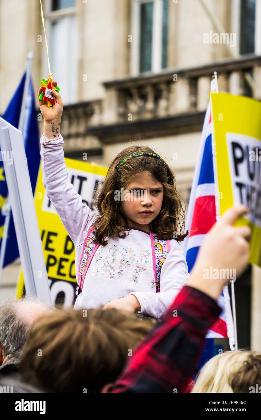 Marcia di protesta Brexit a Londra il 23/03/2019. La campagna 'Put IT to the People' dice che più di un milione di persone si sono unite alla marcia. Foto Stock