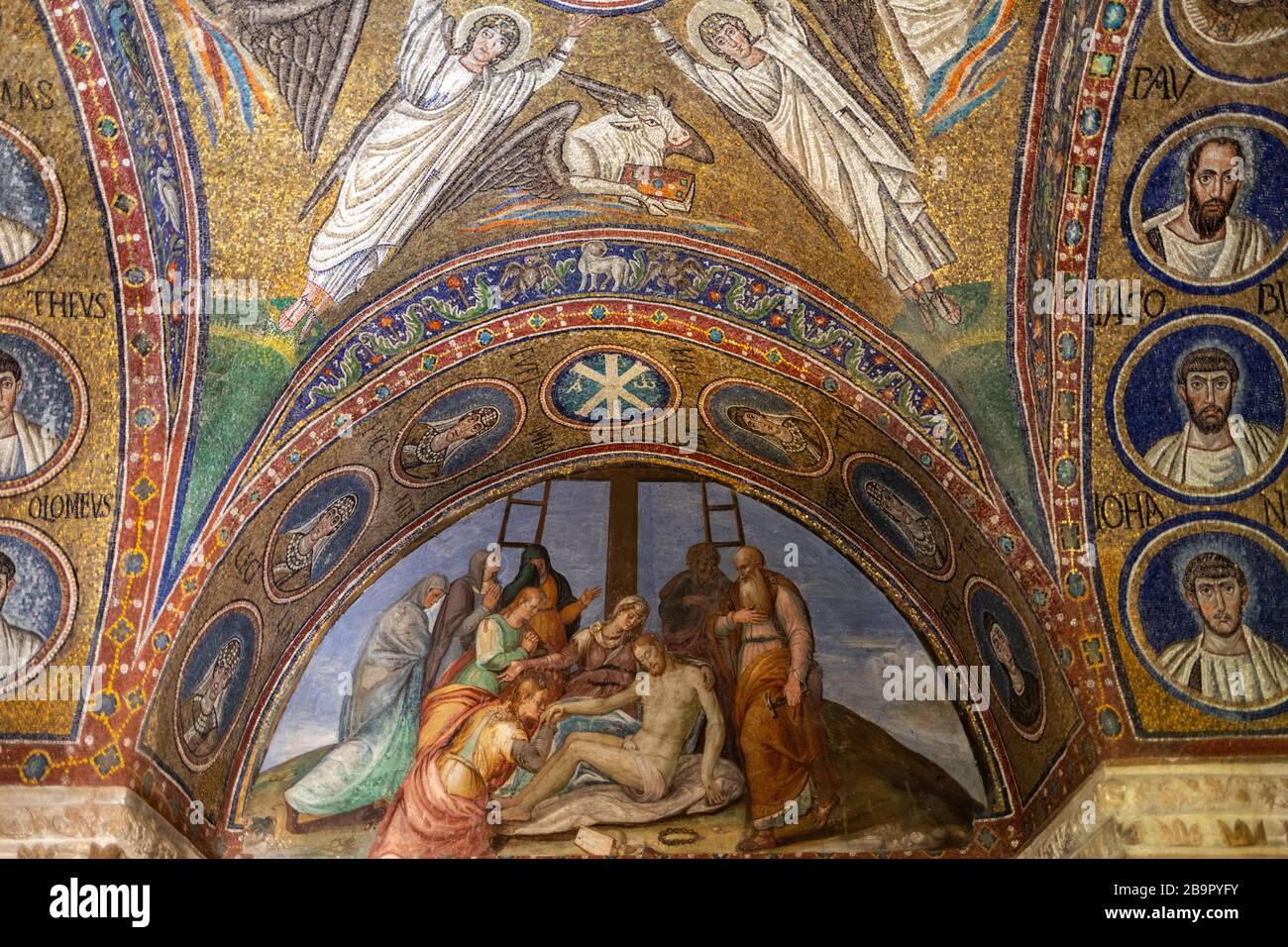 Ravenna, Italia - 11 Settembre 2019: i mosaici della Cappella di Sant Andrea o Cappella Arcivescovile di Ravenna, Italia. La sola esistente sede arcivescovile ch Foto Stock