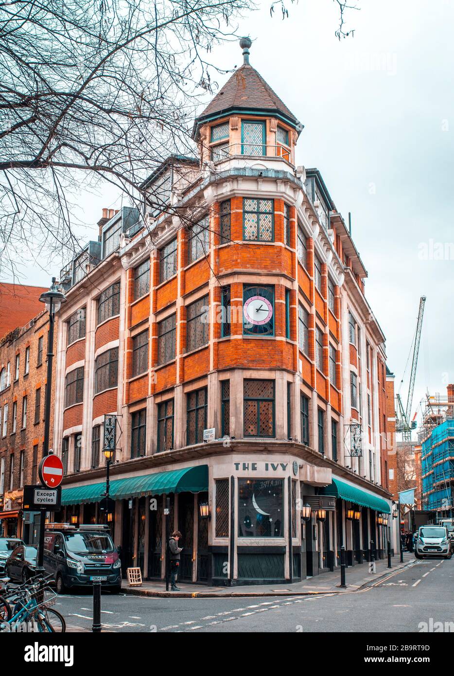 The Ivy Restaurant, West Street, Londra, Gran Bretagna. Aperto per la prima volta da Abel Giandellini nel 1917 come caffetteria. Ora un luogo popolare per le celebrità per cenare Foto Stock