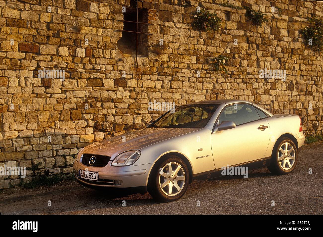 1996 Mercedes-Benz SLK 230. In Toscana Foto Stock