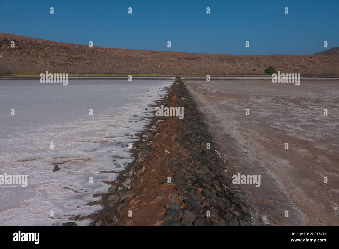 Saline commerciali di acqua salata sulle isole di capo verde Foto Stock