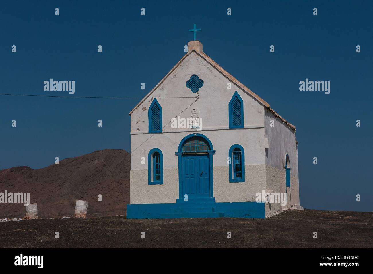 Piccola chiesa nel deserto delle isole di capo verde Foto Stock